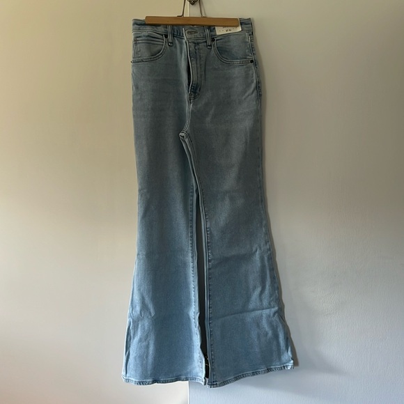 NWT/NBW Abercrombie & Fitch Ultra High Rise “The Flare” - Picture 2 of 4